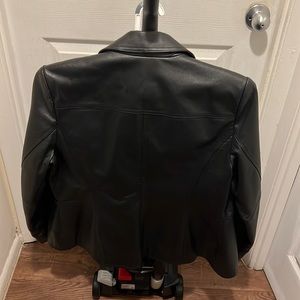 Women’s black leather blazer in good condition